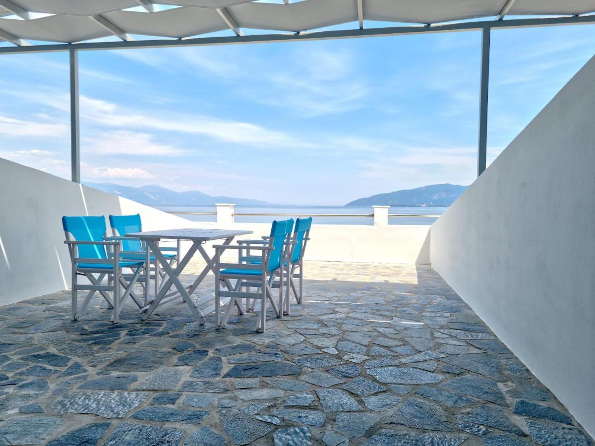 Epipleon Luxury Suites -102- Δωμάτιο 45τμ με βεράντα 35τμ μπροστά στη θάλασσα Ναύπακτος Εξωτερικό φωτογραφία
