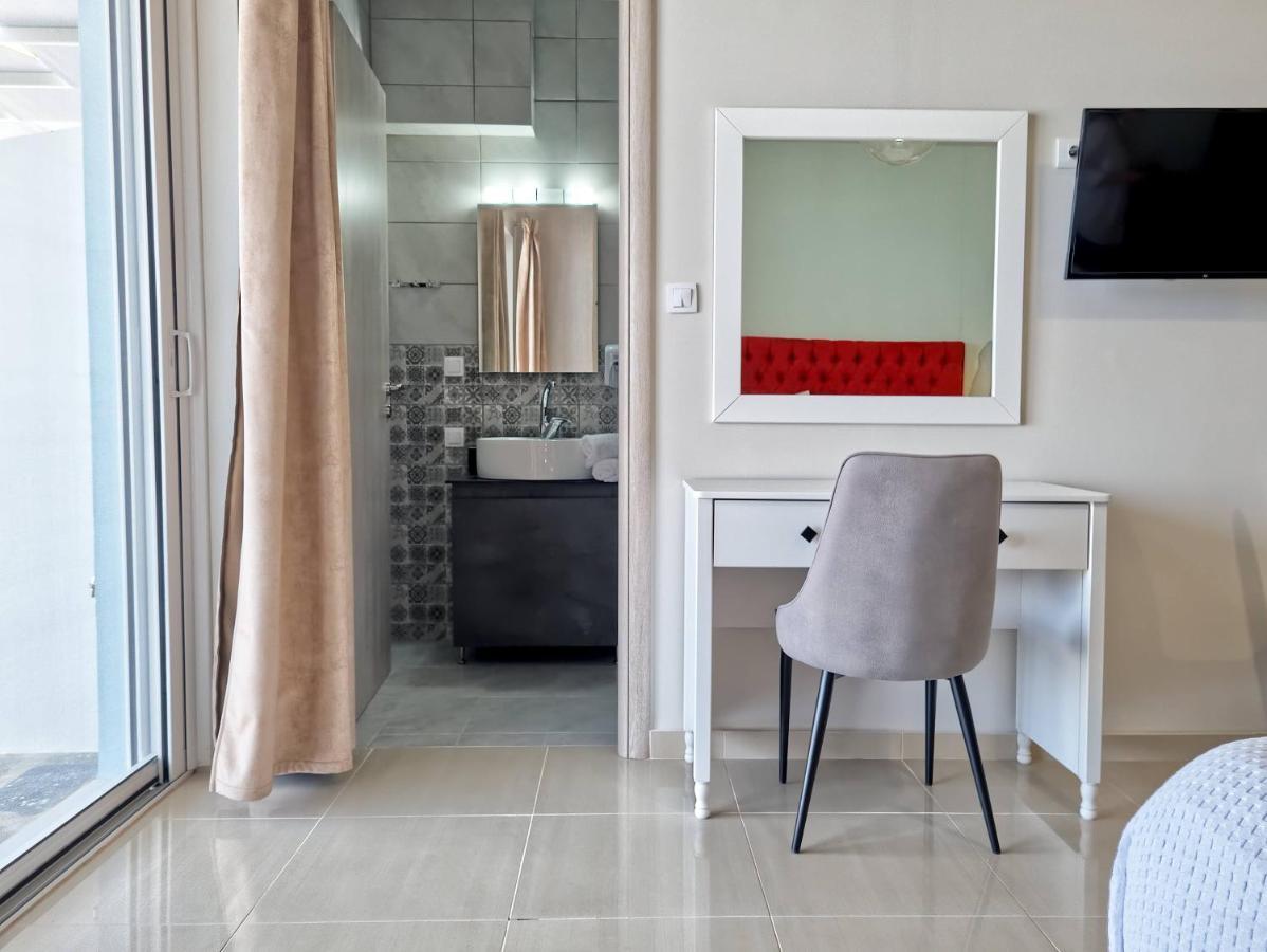 Epipleon Luxury Suites -102- Δωμάτιο 45τμ με βεράντα 35τμ μπροστά στη θάλασσα Ναύπακτος Εξωτερικό φωτογραφία
